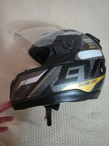 Vendo capacete 120 reias
