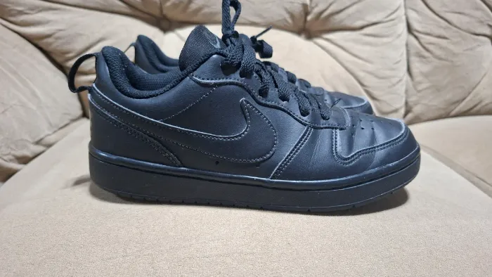 Tênis Nike court borough infantil, usado poucas vezes. Em estado de novo como nas fotos