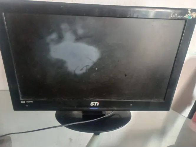 Tv STi para retirada de peças