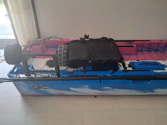 Caiaque leader 1090 com suporte para motor