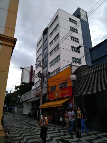 Prédio Comercial de 7 andares para venda e locação, 2 lojas no térreo , 2 elevadores Centr