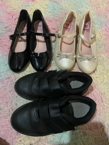 2 sapatilhas molekinha e 1 tenis