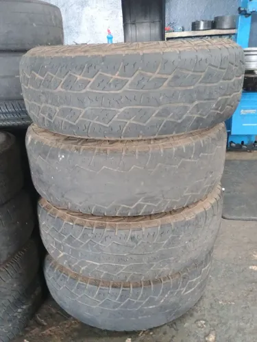 4 pneus 285/75-16 Usados