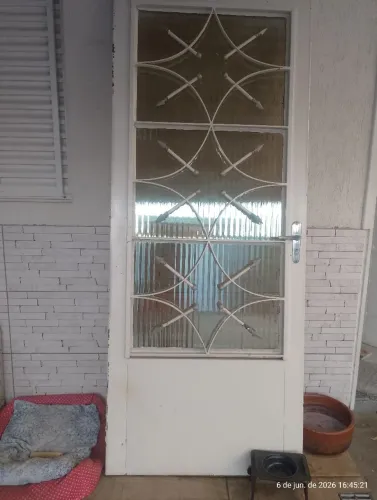 Porta de metal e vidro semi nova
