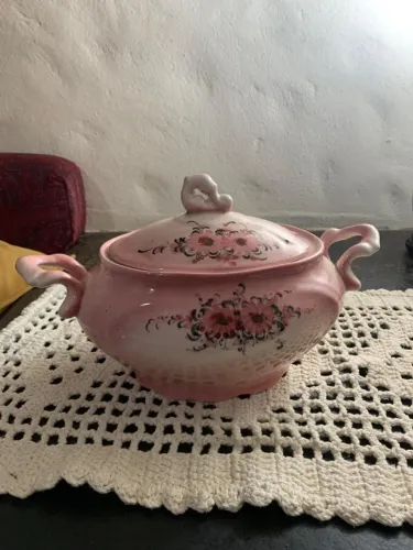 Sopeira antiga de porcelana linda e muito antiga em perfeito estado