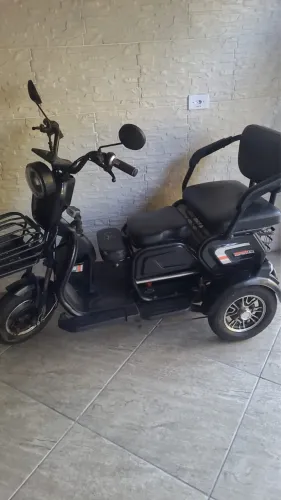 Triciclo elétrico