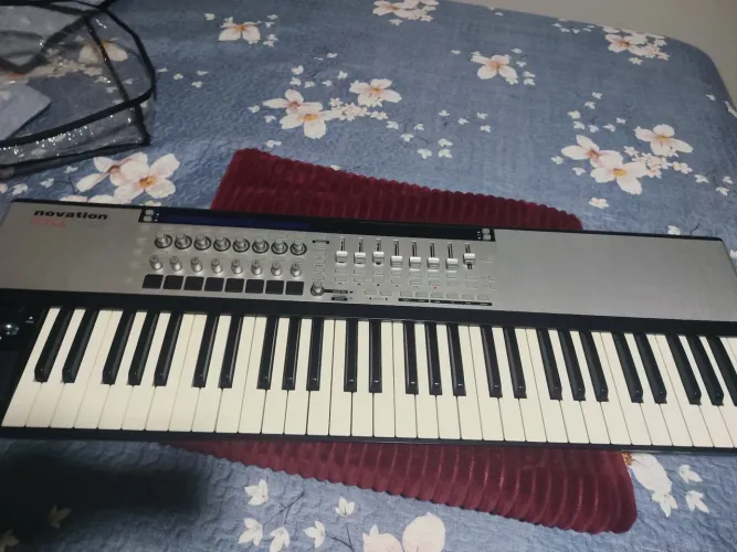 Controlador Midi Novation SL61