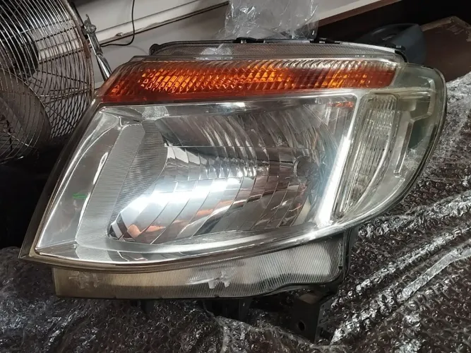 Farol esquerdo Forde ranger XLS 2014
