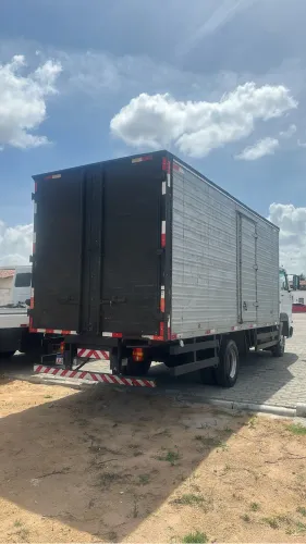 Caminhão Volkswagen baú