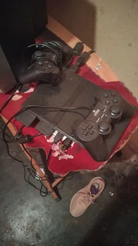 ps2 usado 250 + 2 controles novos 