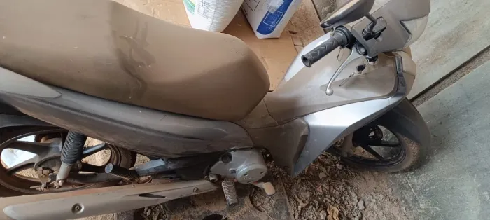 Biz 125  só encher os pneus e anda documento em dias