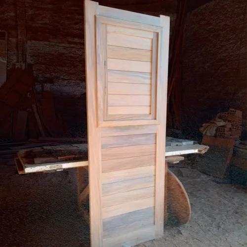 Porta madeira 80x210 R$ 400,00