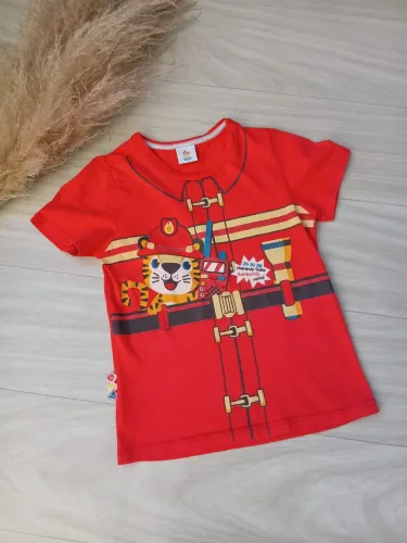Camiseta infantil masculina na cor vermelha.<br>?Tam 4 anos<br>?20,00