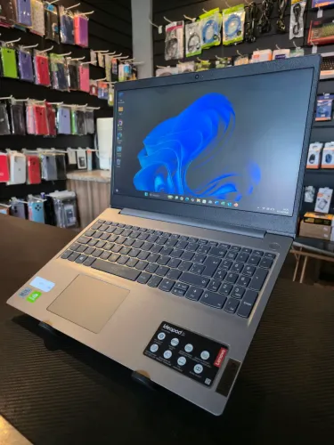 Notebook Lenovo Core i7 10ª com video