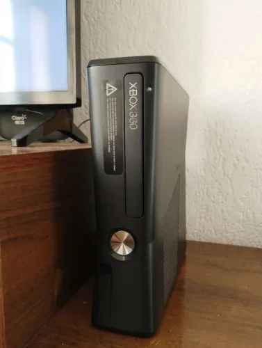 Xbox 360 Slim RGH com HD interno de 300GB + Controle original + Fonte original