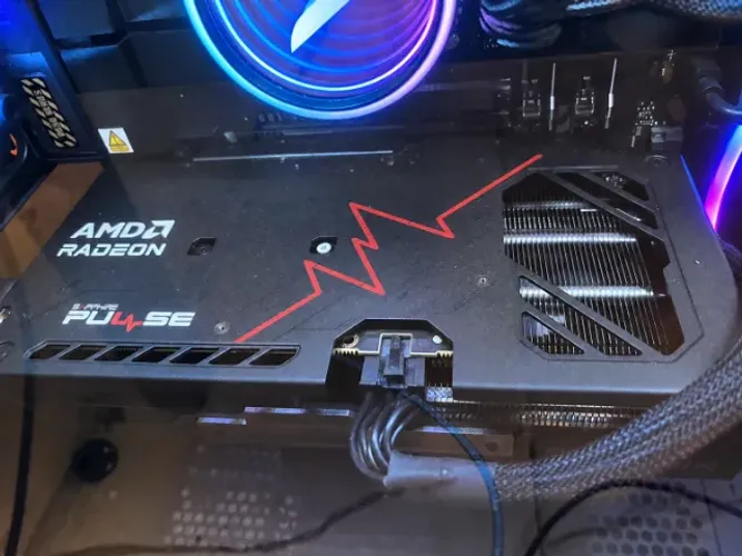 Sapphire Pulse RX 9060 XT 16 GB ? Menos de 1 ano de uso
