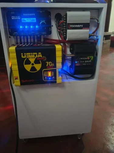 Caixa de som no pretinho pra vender logo