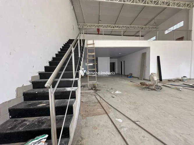 Galpão amplo com mezanino Mocambinho para aluguel