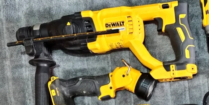 Furadeira Martelete DeWalt DCH 133