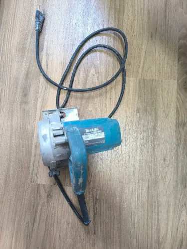 Makita 1300w para discos
