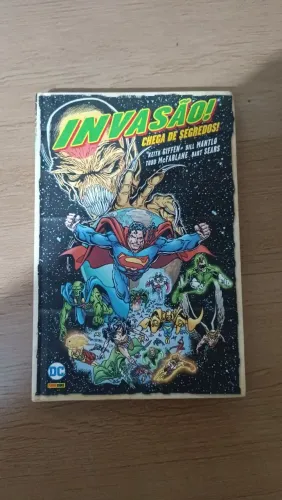 Invasão! Chega de Segredos! HQ Dc Comics Deluxe