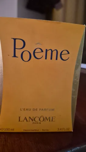 Perfume Poême, da Lancôme