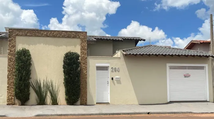 Casa bem localizada e com acabamento de qualidade - Santa Helena - Orlândia/SP