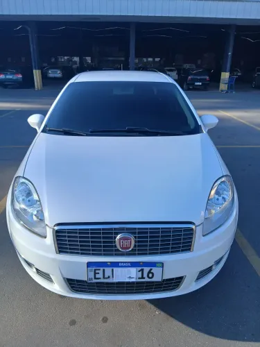 Fiat Linea Essence 1.8 Flex 16V 4P 2013