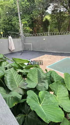SOBRADO COM 3 QUARTOS SENDO DUAS SUÍTES A VENDA NA REGIÃO NORTE DE LONDRINA.