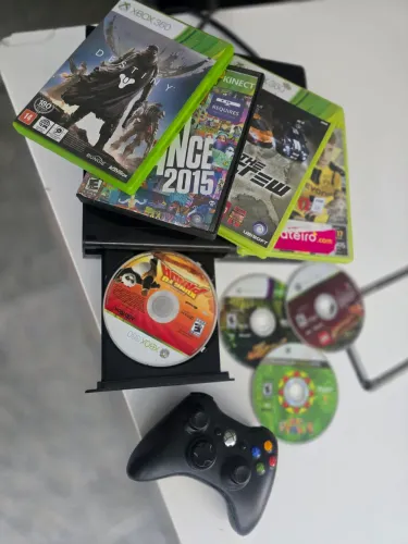 Xbox 360 com 8 jogos