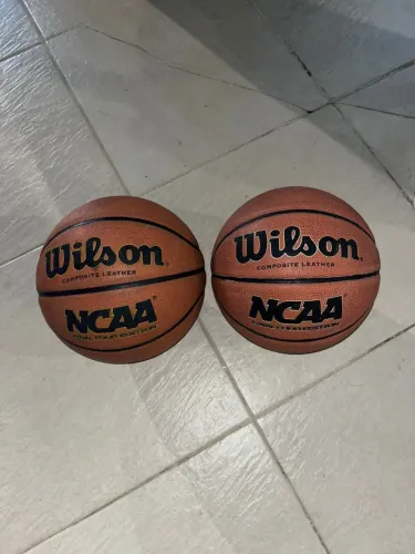 Vendo duas bolas da Wilson NCAA original importado