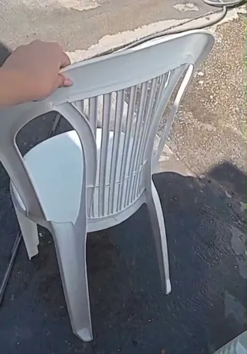 Cadeiras de plástico