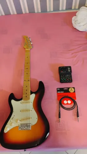 Guitarra Strinberg Sts100 (Para Canhoto) + Cabo P10 + Interface de Áudio