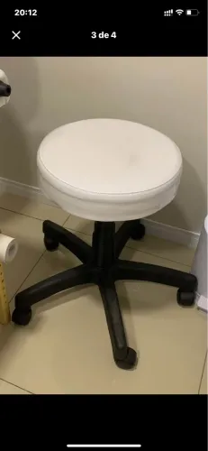 Mocho profissional com rodízios