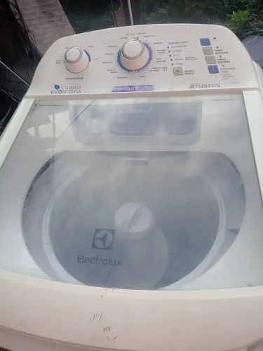 Máquina de lavar funcionando tudo