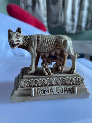Miniatura estátua Roma lupa