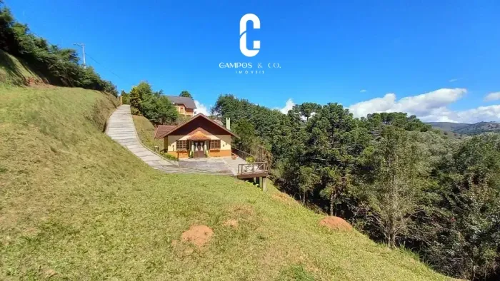 Casa Térrea em Condomínio em Campos do Jordão.
