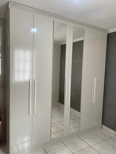 Guarda Roupa Casal Grande com Espelho