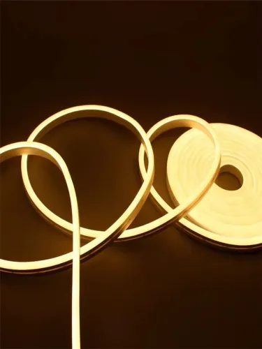 Fita de led branco quente.