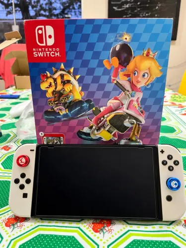 NTENDO SWITCH OLED BRANCO + 2 JOGOS FÍSICOS + 2 CONTROLES 8BitDo NOVOS