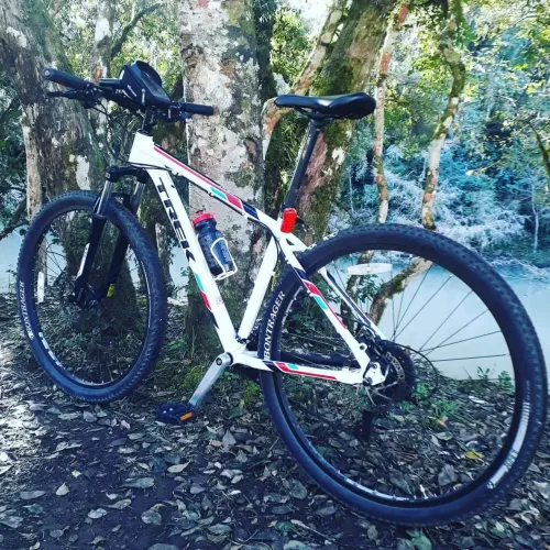 Bicicleta Trek Aro 29 com Freio Hidráulico + Kit Completo
