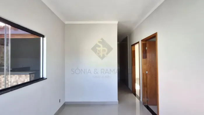Casa à venda com edícula e 02 quartos na cidade de Serrana/SP.