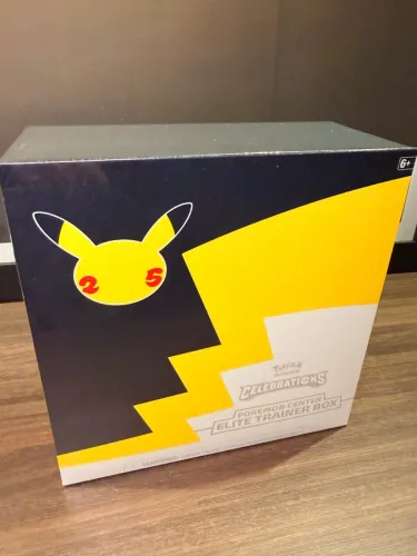 Pokémon CENTER - Celebrations 25 anos Elite Trainer Box