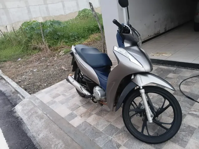 Biz 125 único dono já emplacada dúvidas chama no zap *