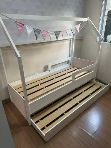 Cama Montessoriana Casinha com Cama Auxiliar - Linda e Muito Conservada!