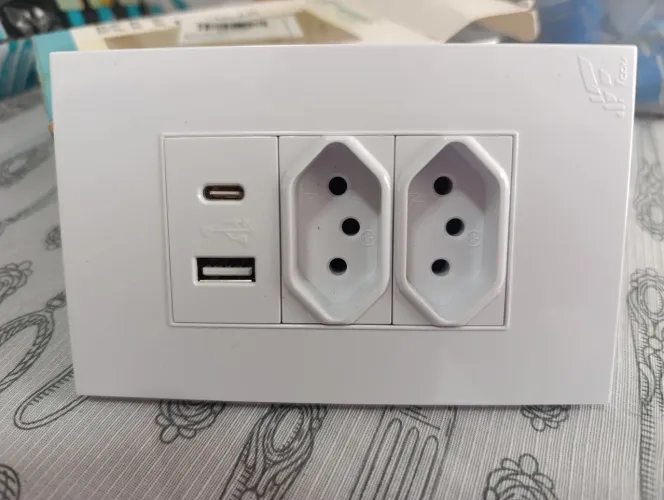 PROMOÇÃO Tomada multiuso parede com USB e tpc NOVA