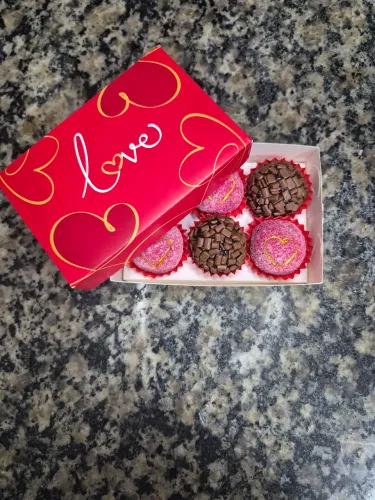 Caixa de Brigadeiros Gourmet