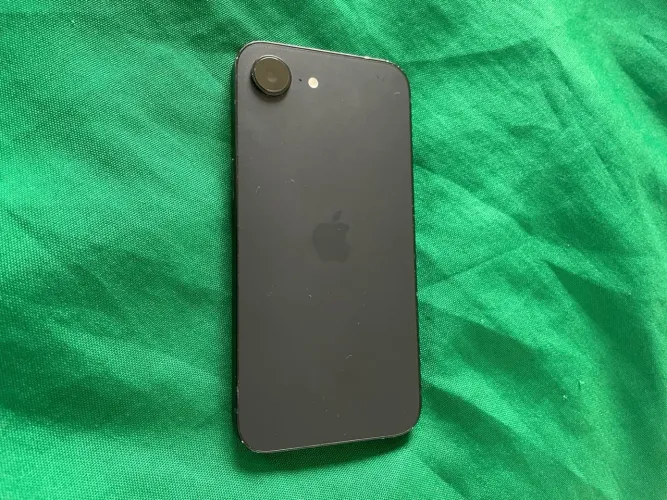 IPHONE 16E 128G - R$2.800,00