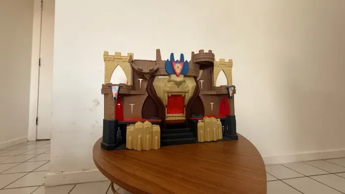 Brinquedos ( novos, dinossauros, bonecos marvel, casa batman, entre outros brinquedos!)