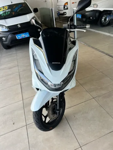 Pcx unico dono bem conservada?